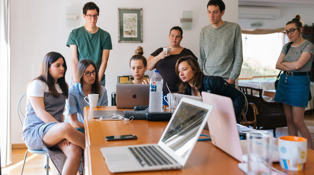 ¿Quieres que tu equipo tenga buenas propuestas? Tips para una lluvia de ideas efectiva