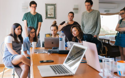 ¿Quieres que tu equipo tenga buenas propuestas? Tips para una lluvia de ideas efectiva