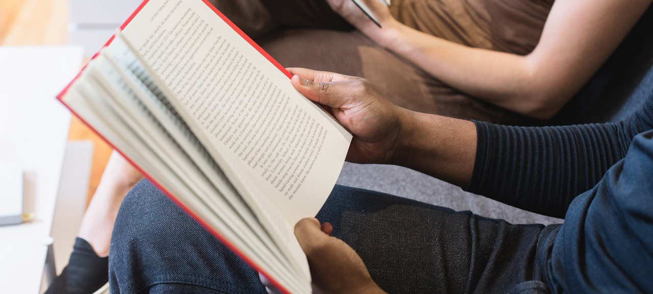 “BOOKSTORES”: cómo leer mil libros con sólo media hora al día