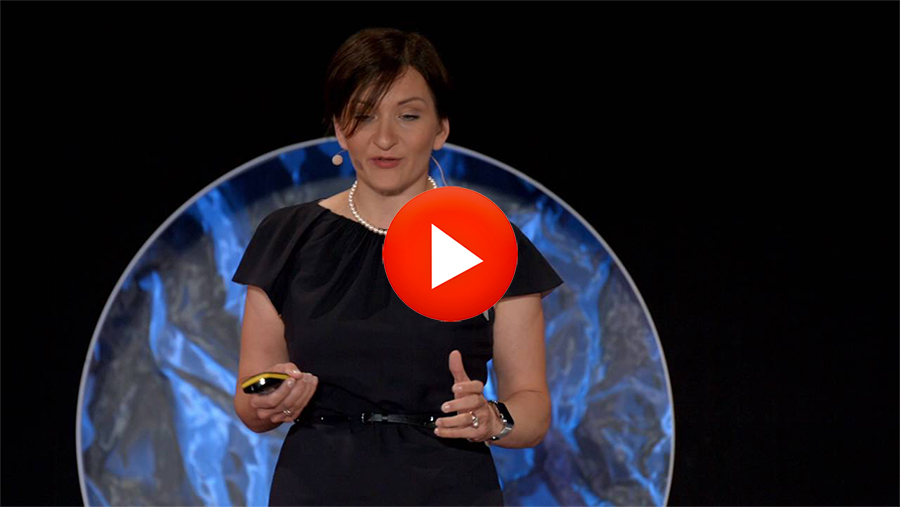 Charla TED: «La responsabilidad de la maternidad: crear recuerdos, no expectativas»