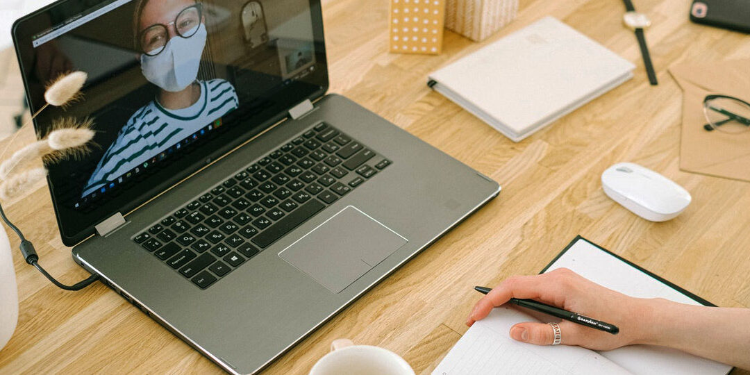 8 razones por las que estarás feliz de volver a la oficina, aunque cueste admitirlo