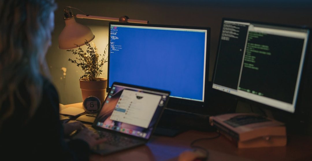 Ciberseguridad y teletrabajo: estándares centrados en personas para cada industria