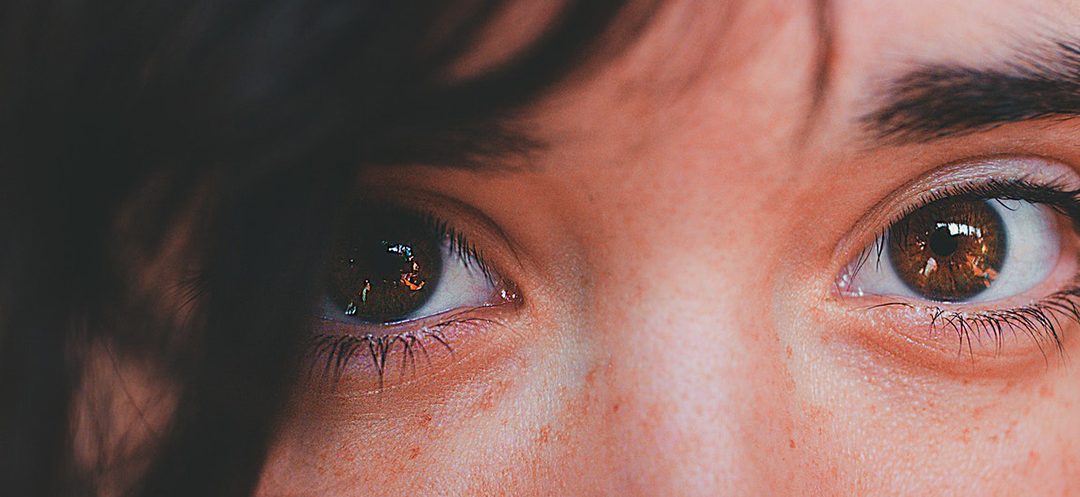 Si a estas alturas tienes un gran cansancio, imagina tus ojos: conoce los 5 mejores trucos para evitar la fatiga ocular