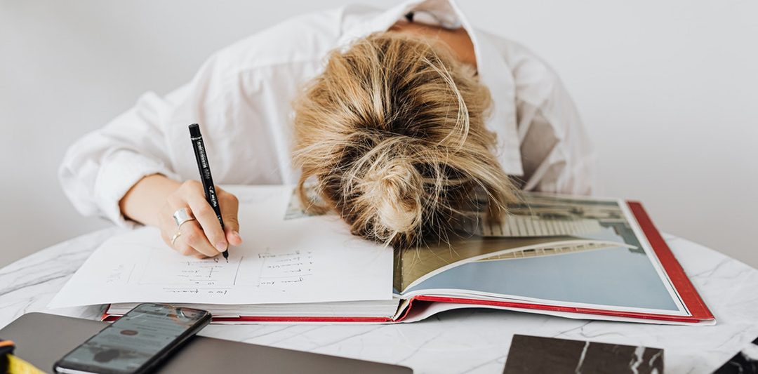 El “lado B” del trabajo híbrido: puede ser emocionalmente agotador
