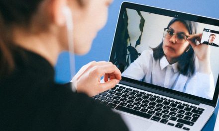 Vernos todo el día en Videollamadas tiene consecuencias en nuestra Salud Mental