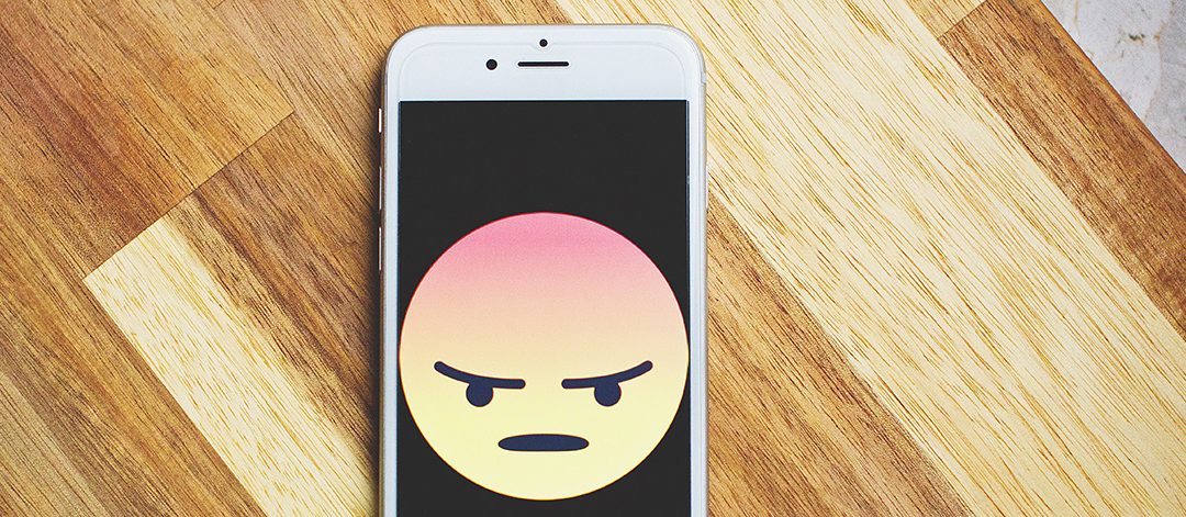 Orden del doctor: para evitar dolores físicos, suelta tu celular