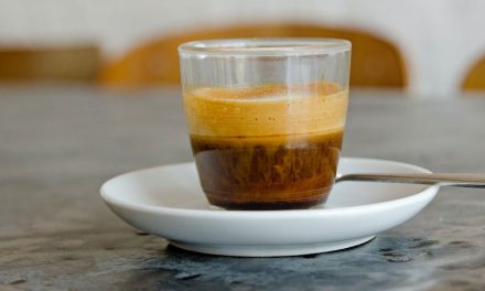 El ABC de la cafeína: lo que realmente le pasa a tu cuerpo cuando tomas café