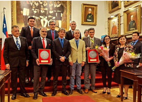 Cuerpo de Bomberos de Santiago rinde homenaje a Hospital Clínico de Mutual de Seguridad por cuidado a voluntarios