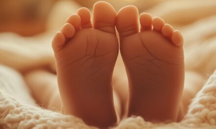 Pies calientes, sueño profundo: un truco simple para descansar mejor
