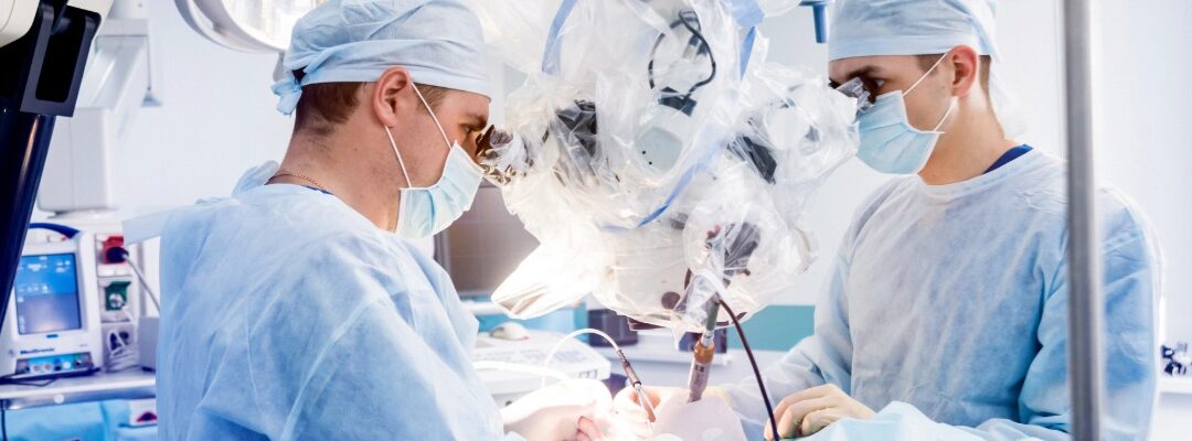 La precisión extrema de la microcirugía reconstructiva permite salvar vidas y mejorar la salud laboral