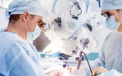 La precisión extrema de la microcirugía reconstructiva permite salvar vidas y mejorar la salud laboral